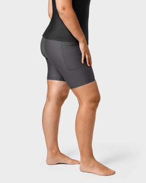 Malli 170 cm, koko M