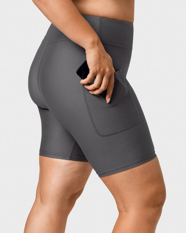 Malli 170 cm, koko M