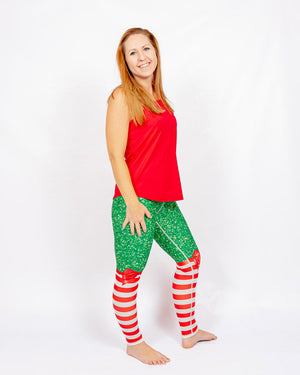 Kvinde i højtaljede mønstrede leggings. Tights har lommer på begge sider. Meget elastiske og squat proof.